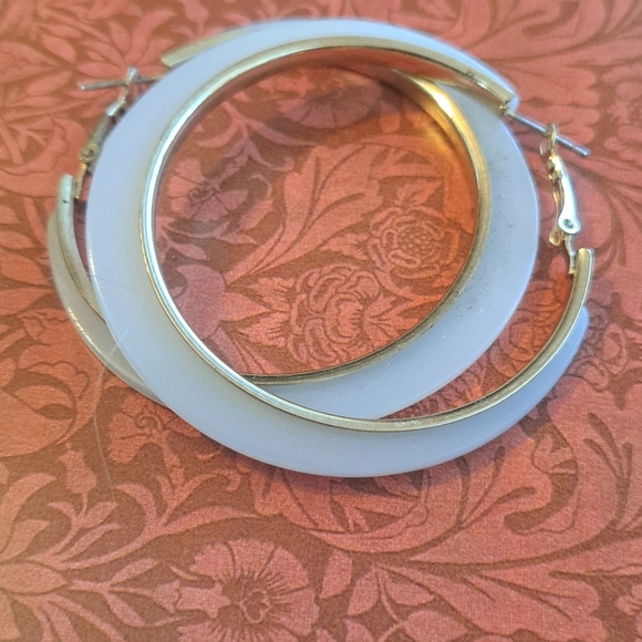 Cream and gold earrings - Picture 1 of 6